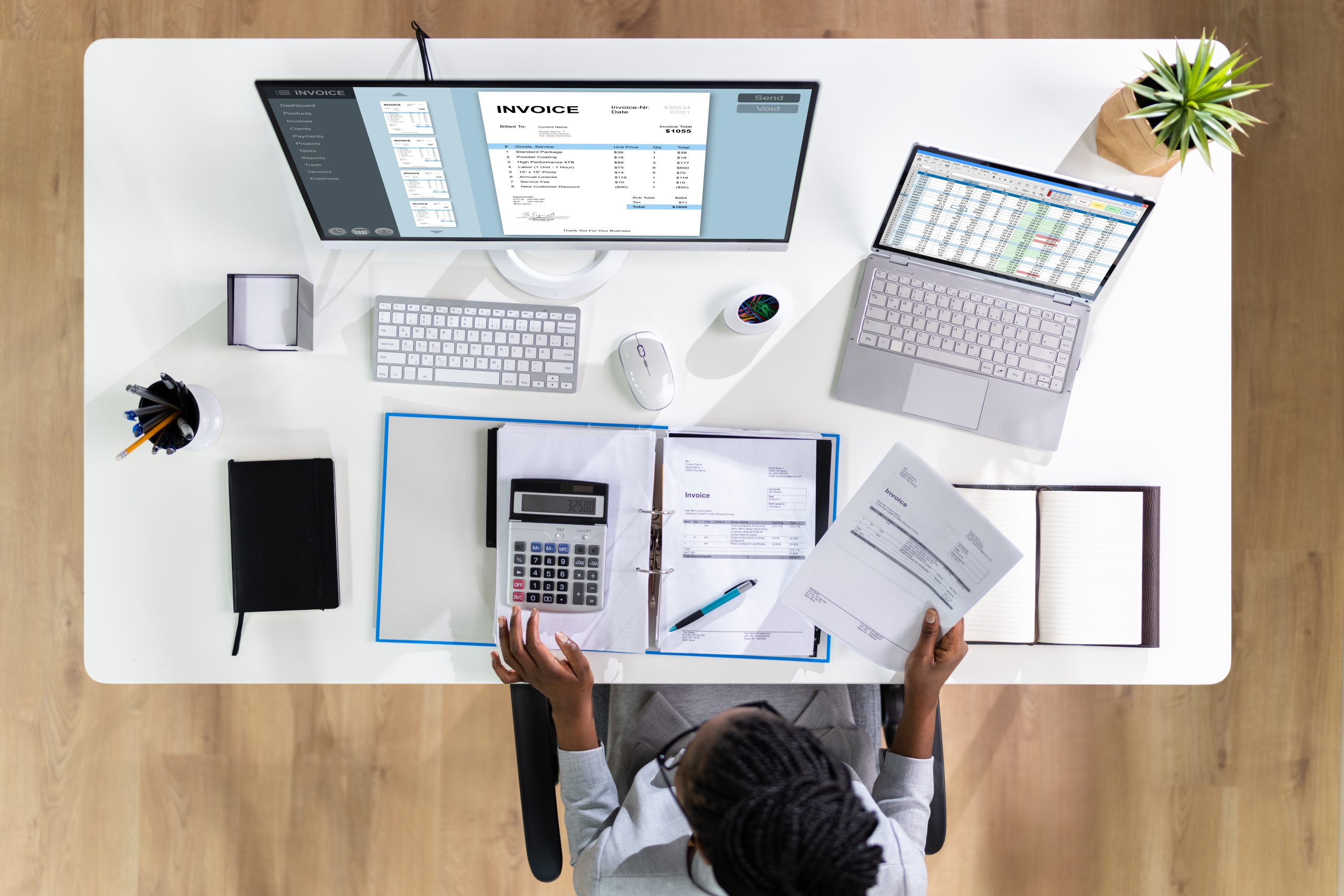 Accountant Using Electronic Invoice Or Bill Accountant Using Electronic Invoice Or Bill In Cloud